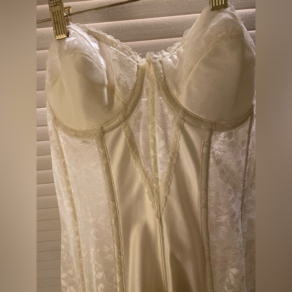 Vintage Lace Bustier - Picture 3 of 5